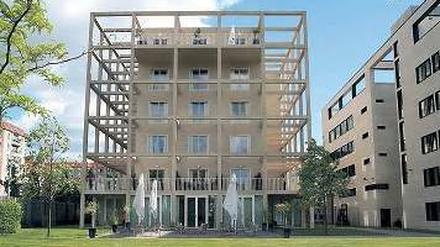 Wie eine Stadtvilla wirkt das Haus der saarländischen Landesvertretung in den Ministergärten. Vom obersten Geschoss lockt der Ausblick auf die Reichstagskuppel.