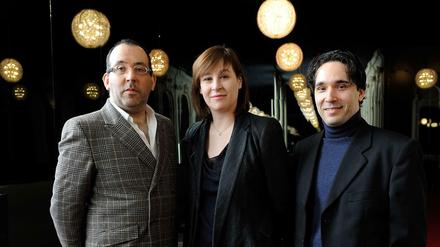 Die Leitung an der Komischen Oper: Intendant Barrie Kosky (l.), Geschäftsführende Direktorin Susanne Moser und Chefdirigent Henrik Nánási.