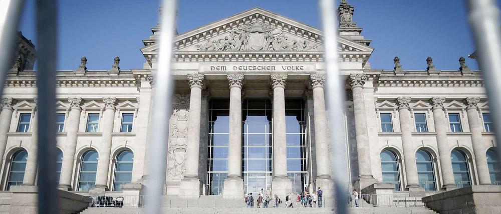 Nicht jeder darf da rein - der Bundestag in Berlin