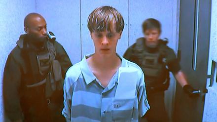 Eine Überwachungskamera zeigt den mutmaßlichen Todesschützen Dylann Storm Roof vor der Anhörung im Gericht in Charleston, South Carolina.