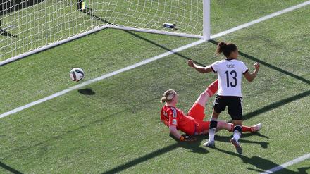 Drin ist er. Sasic hat zum 3:0 gegen Schweden getroffen.