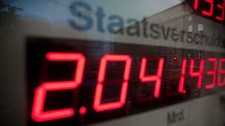 Rund zwei Billionen Euro schuldet Deutschland seinen Kreditgebern. Und die Zahl wächst trotz Schuldenbremse und guter Konjunktur. 