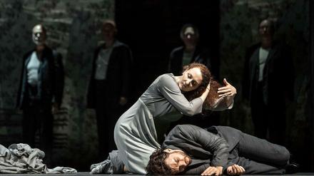 Nora Gubisch als Judith mit Gábor Bretz, der den Herzog Blaubart spielt.