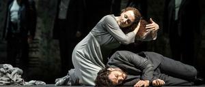 Nora Gubisch als Judith mit Gábor Bretz, der den Herzog Blaubart spielt.