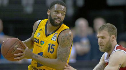 Nicht aufzuhalten: Alba Berlin muss Reggie Redding Richtung Istanbul ziehen lassen.