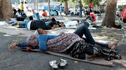 Flüchtlinge campieren am Bahnhof Tiburtina inmitten von Rom.