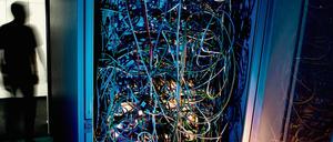 Fehler im System. Hacker sollen das Netzwerk des Bundestags angegriffen und sich Zugriff auf die E-Mail-Accounts einiger Abgeordneter verschafft haben.