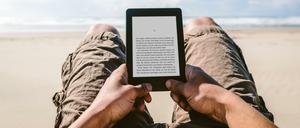 E-Book-Lesegeräte wie das Kindle Paperwhite 2015 kapitulieren auch bei Sonnenschein nicht. 
