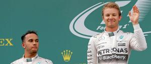 Stimmungstief, Stimmungshoch. Lewis Hamilton (li.) und Sieger Nico Rosberg.