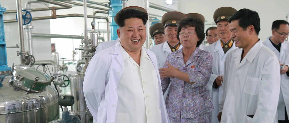 Kim Jong Un im Labor. Hat Nordkorea ein Allheilmittel erfunden? Dies ist zumindest aus dem diktatorischen Staat zu vernehmen.