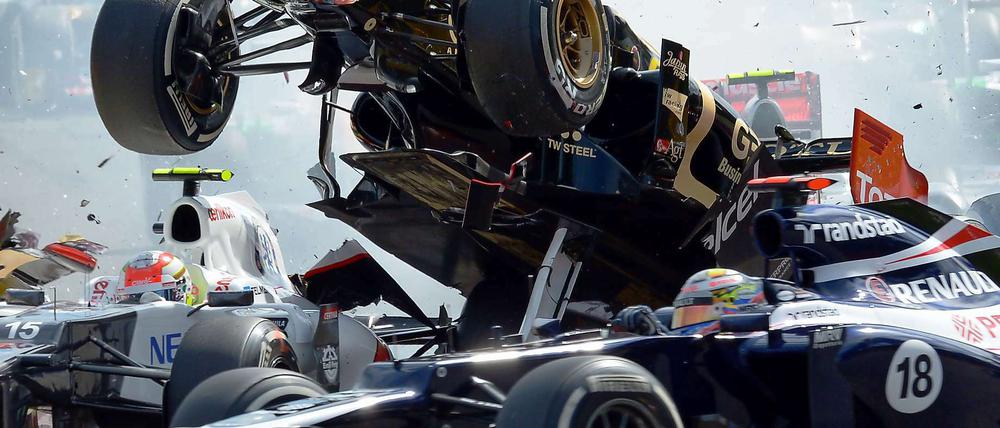 Massenunfall beim Start des Grand Prix von Belgien 2012.