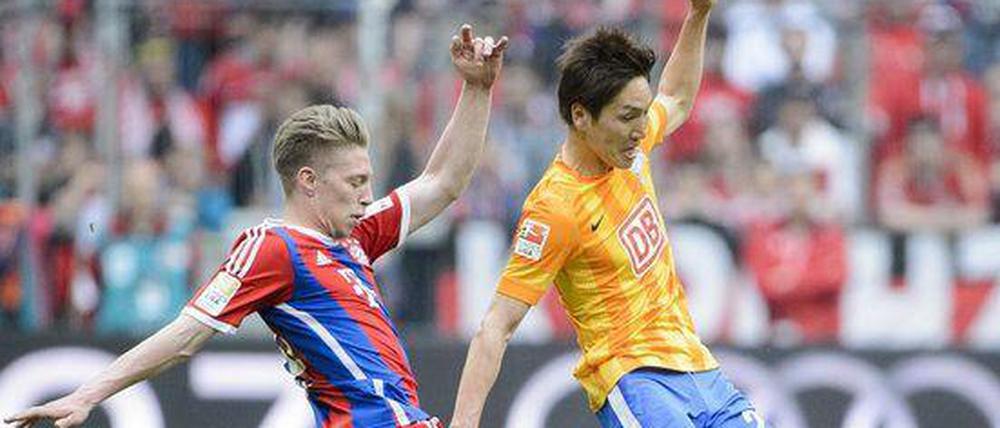 Perfekte Bewerbung. Mitchell Weiser (links) zeigte gegen Genki Haraguchi und Hertha, wie wertvoll er demnächst für die Berliner sein könnte.