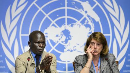 Kommissionsmitglied Doudou Diene (l.) und die Kommissionsvorsitzende Mary McGowan Davis stellten den Gaza-Untersuchungsbericht am Montag vor.