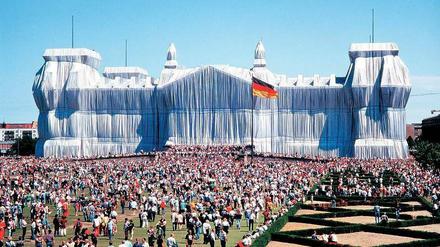 Vor zwanzig Jahren verhalfen Jeanne-Claude und Christo der ganzen Stadt zu einem Märchentraum der Leichtigkeit.