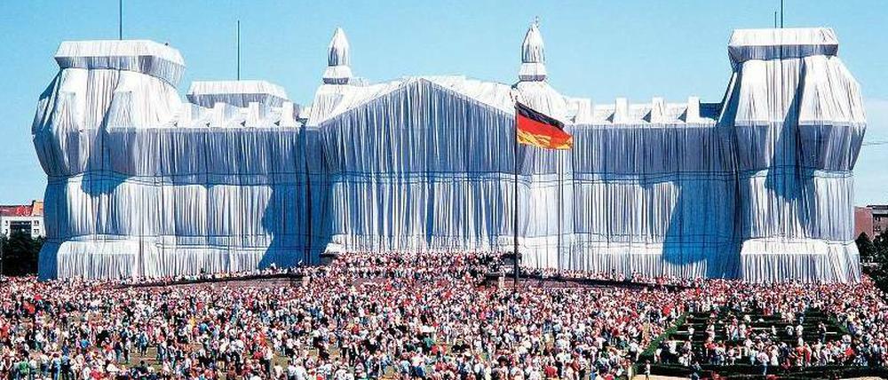 Vor zwanzig Jahren verhalfen Jeanne-Claude und Christo der ganzen Stadt zu einem Märchentraum der Leichtigkeit.