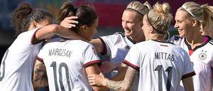 Noch ein Grund zum Jubeln. Deutschlands Fußballerinnen haben die Qualifikation für Olympia bereits geschafft.