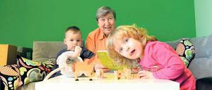 Regina Schild in der Kindertagesstätte "Kükenbande".