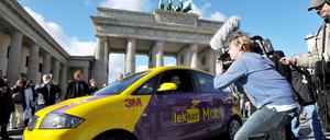Tüftler aus Berlin. Mirko Hannemann fuhr am 26. Oktober 2010 am Brandenburger Tor vor. Inzwischen ermittelt der Staatsanwalt gegen ihn. 