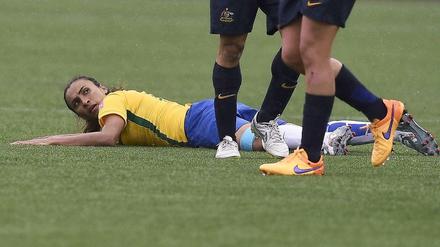 Am Boden: Brasiliens Starspielerin Marta.