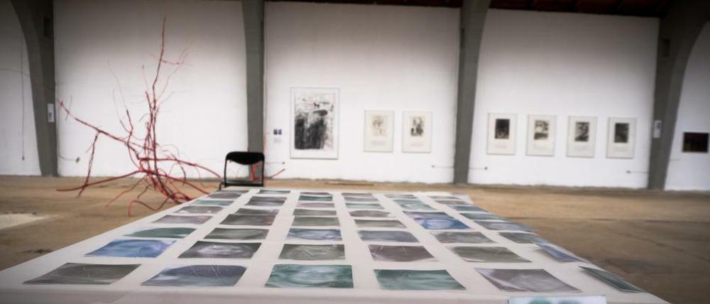 Kunstwerke in der Mendelsohnhalle in Luckenwalde.
