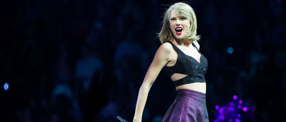 Die US-amerikanische Sängerin Taylor Swift steht am 19.06.2015 in der Lanxess Arena in Köln auf der Bühne.