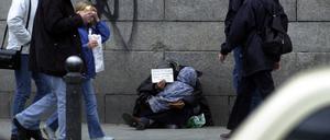 Das Betteln mit Kindern soll in Berlin künftig verboten werden.