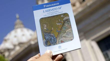Mit seiner Lehrschrift "Laudato Si'" hat Papst Franziskus die globalen Gemeinschaftsgüter wie die Atmosphäre in den Mittelpunkt der Betrachtung gestellt.
