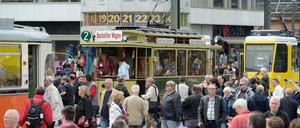 Alte Bekannte. Am Montag wurde das 150-jährige Jubiläum der Straßenbahn auf dem Alexanderplatz groß gefeiert.