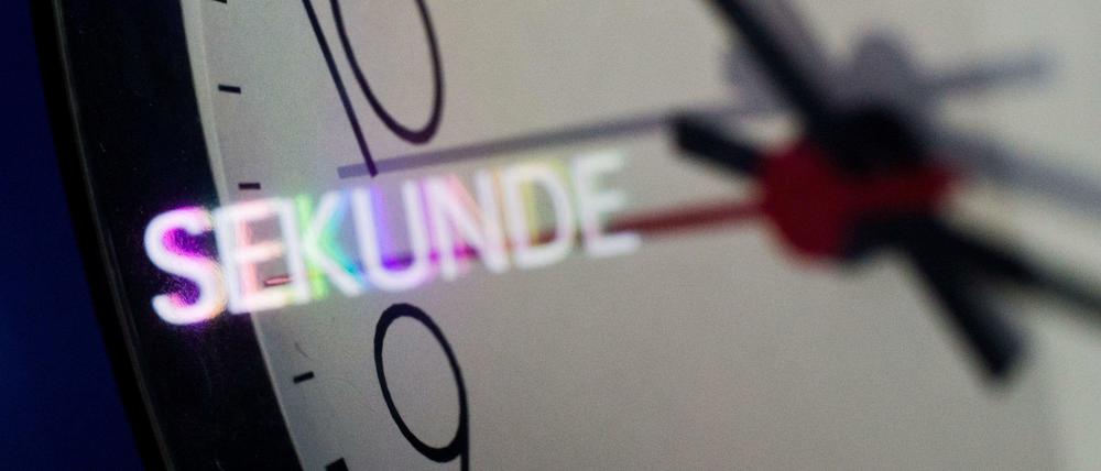 Verwalten und schalten. Zum 26. Mal wird nun eine Schaltsekunde eingefügt, um die Weltzeit wieder ins Lot zu bringen.