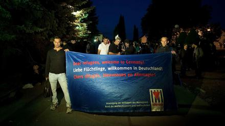 Willkommen, bienvenue, welcome - Solidarität am Dienstagabend in Freital