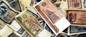 Sieht nach viel aus, bringt aber so gut wie nichts: DDR-Geld kann man nicht in Euro umtauschen.