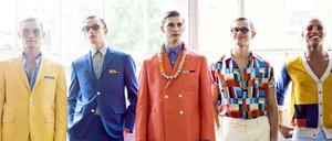 Wie die Hühner auf der Stange: Bunte Looks bei David Hart.