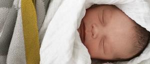 Nael William Nepomuk, ganz entspannt nach dem Stress seiner Eltern.