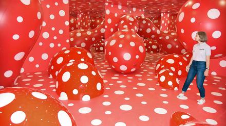 Die Installation Infinity Theory (Theorie der Unendlichkeit) der japanischen Künstlerin Yayoi Kusama ist zur Eröffnung der Garage zu sehen, dem neuen Museum für zeitgenössische Kunst in Moskau. 