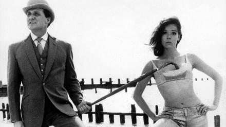 Gleichberechtigte Partner: Patrick Macnee als John Steed und Diana Rigg als Geheimagentin Emma Peel in der britischen Erfolgsserie «Mit Schirm, Charme und Melone» 1964
