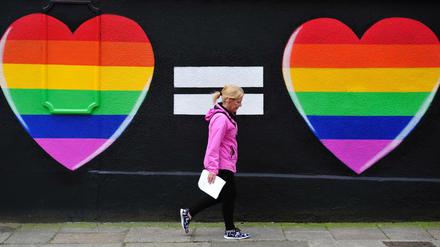 Die Diskriminierung von Homosexuellen lehnt die Katholische Kirche - nach eigenem Bekunden - ab. Doch die Homoehe kommt ihr trotzdem nicht in die Tüte.
