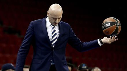 Seltener Anblick: Sasa Obradovic am Spielfeldrand mal nicht unter Hochspannung.