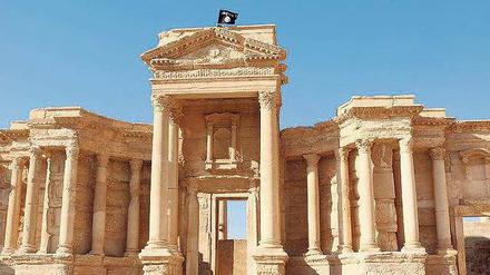 Fotomontage oder Wirklichkeit? Die IS-Flagge in der antiken syrischen Ruinenstadt Palmyra. Das Bild stammt von einer Website des Dschihad.