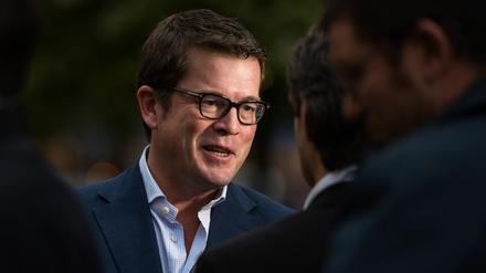 Der Deutsche Bundestag muss Unterlagen zur Plagiatsaffäre um den früheren Verteidigungsminister Karl-Theodor zu Guttenberg (CSU) herausgeben.