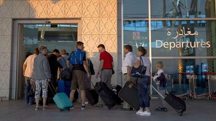 Nach dem Terroranschlag auf ein Hotel in Tunesien reisten viele Touristen so schnell wie möglich ab. 
