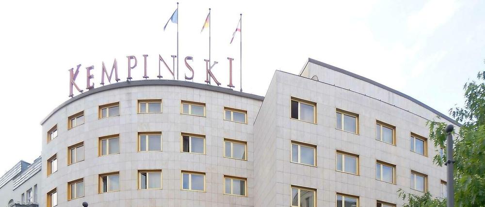 Das Rätselraten ums Kempinski am Ku'damm geht weiter. Eigentümer eines Nachbargrundstücks planen dort Läden, Wohnungen und ein kleineres neues Hotel. 