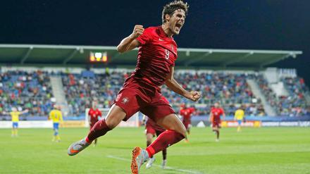 Portugals Goncalo Paciencia bejubelt seinen Führungstreffer gegen Schweden bei der U-21-EM.