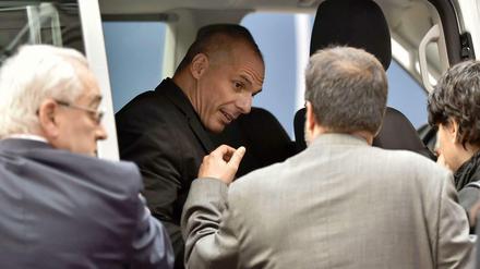 Abgang in Brüssel. Der griechische Ressortchef Yanis Varoufakis verlässt am Samstag das Treffen der Euro-Finanzminister.