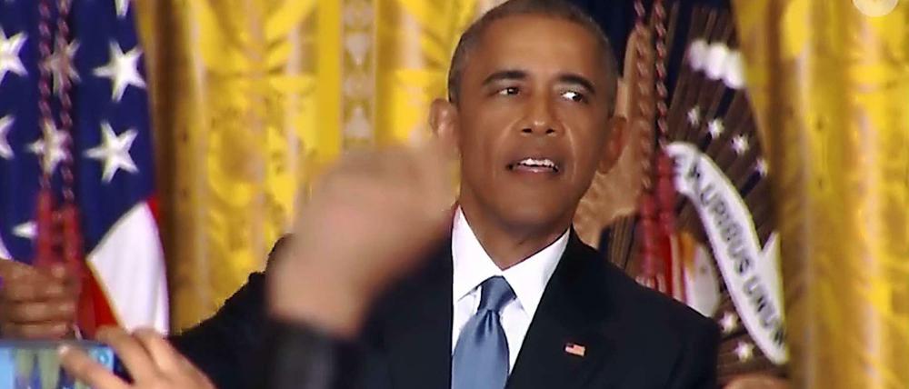 "Das ist mein Haus", sagt US-Präsident Barack Obama bei einer Rede am Mittwoch im Weißen Haus zu einem Zwischenrufer. Dann muss der Mann den Saal verlassen. Hier ein Screenshot eines Videos von dem Vorfall. 