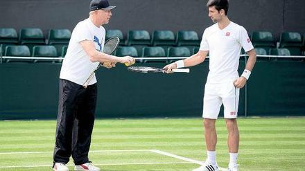 Wer hat den hier das Sagen? Trainer Boris Becker (li.) mit seinem Spieler Novak Djokovic. Der Serbe fordert, dass sein Trainer sich in der Öffentlichkeit zurückhält.