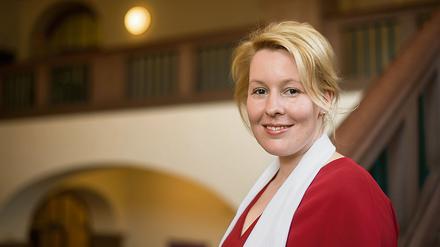 Die Bezirksbürgermeisterin von Neukölln, Franziska Giffey (SPD) im Treppenhaus des Rathauses