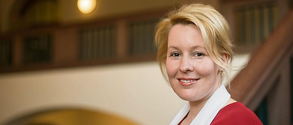 Die Bezirksbürgermeisterin von Neukölln, Franziska Giffey (SPD) im Treppenhaus des Rathauses
