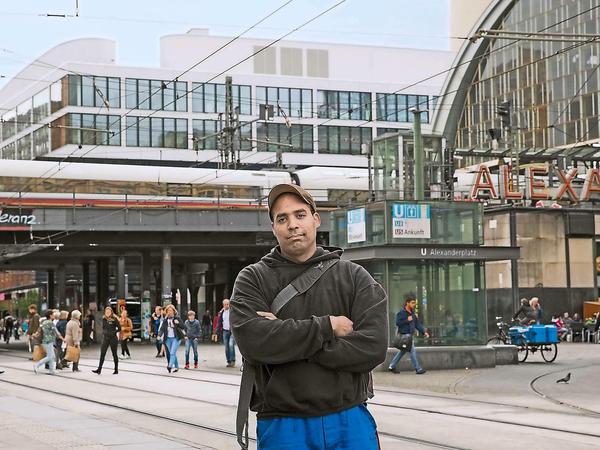 John, einst Intensivtäter, heute clean und fest entschlossen, sein altes Leben hinter sich zu lassen. Die Begegnung mit der Jugendrichterin Kirsten Heisig veränderte indirekt auch seine Geschichte