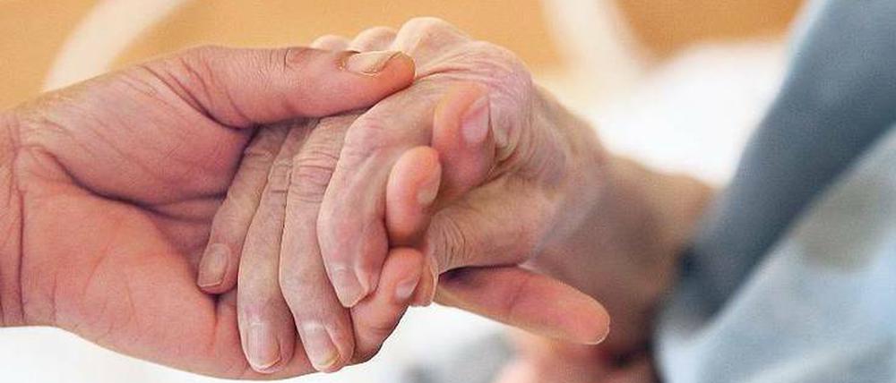 Abschied von der Minutenpflege. Die Hilfe für Pflegebedürftige soll sich künftig stärker nach dem individuellen Bedarf richten. 