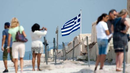 Urlauber an der Akropolis in Athen
